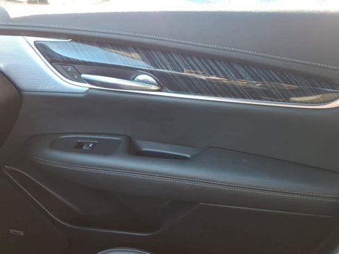 Used 2023 Cadillac XT6 Premium Luxury w/ Technology Package image 17