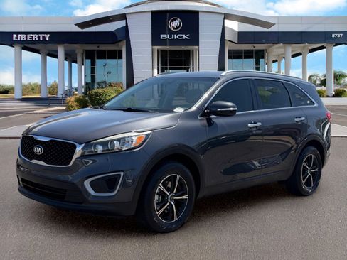 Used 2017 Kia Sorento FWD image 7
