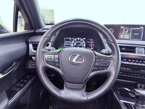 Certified 2022 Lexus UX 200 w/ Premium Package FWD image 18