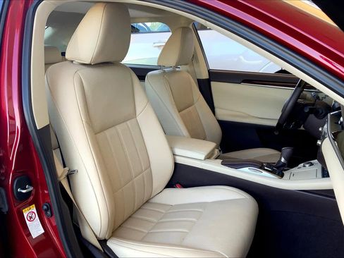 Used 2018 Lexus ES 350 w/ Luxury Package w/Wood Trim FWD image 9