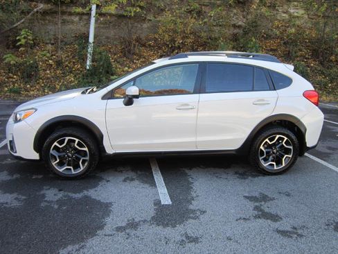 Used 2017 Subaru Crosstrek 2.0i Premium image 2