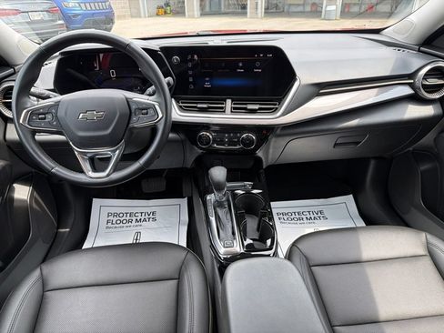 Used 2024 Chevrolet Trax ACTIV w/ Driver Confidence Package FWD image 2