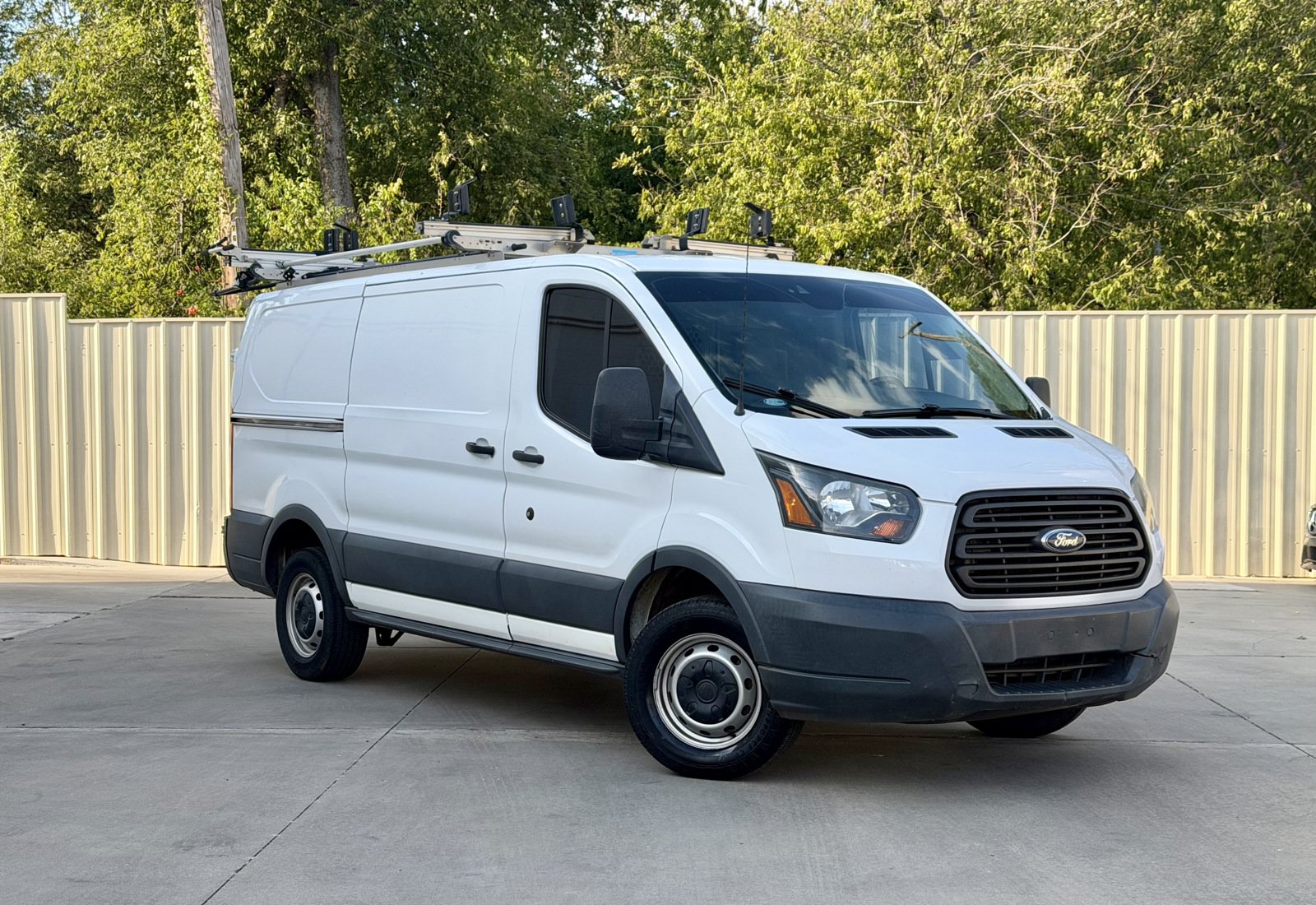 Used 2017 Ford Transit 250 130 Low Roof RWD image 1