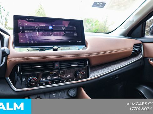 Used 2025 Nissan Rogue Platinum w/ Tech Package image 32