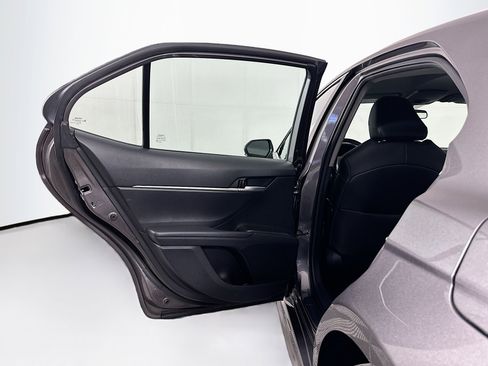 Used 2024 Toyota Camry SE image 25