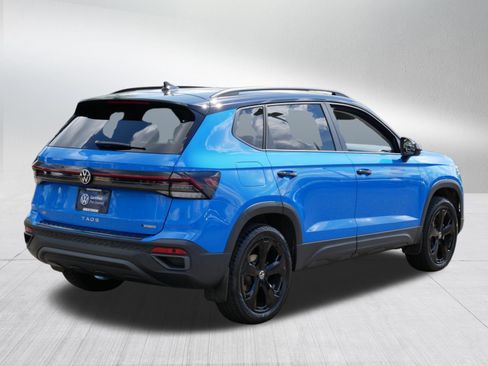 Certified 2025 Volkswagen Taos SE AWD/4WD image 7