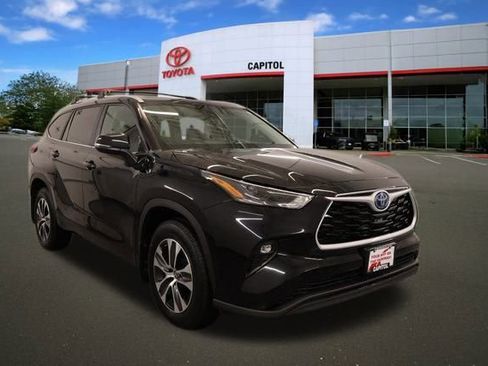 Certified 2023 Toyota Highlander XLE image 4