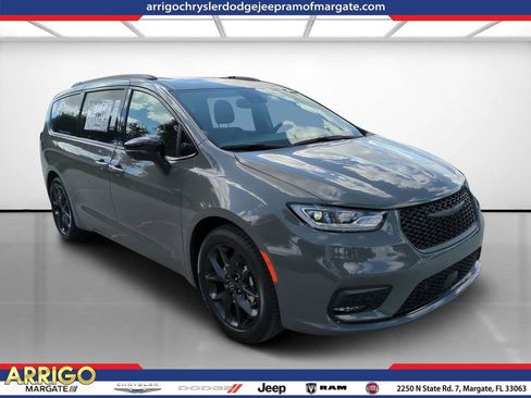 New 2025 Chrysler Pacifica Limited FWD image 1