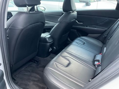 Used 2025 Hyundai Elantra Limited image 11