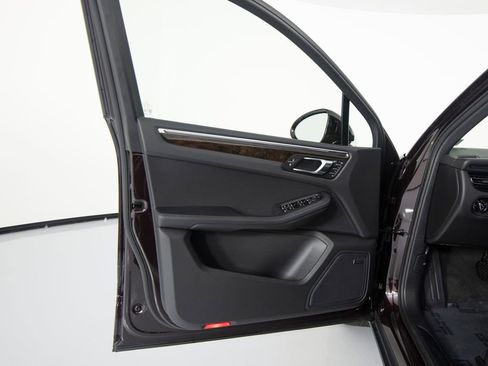 New 2026 Porsche Macan AWD/4WD image 18