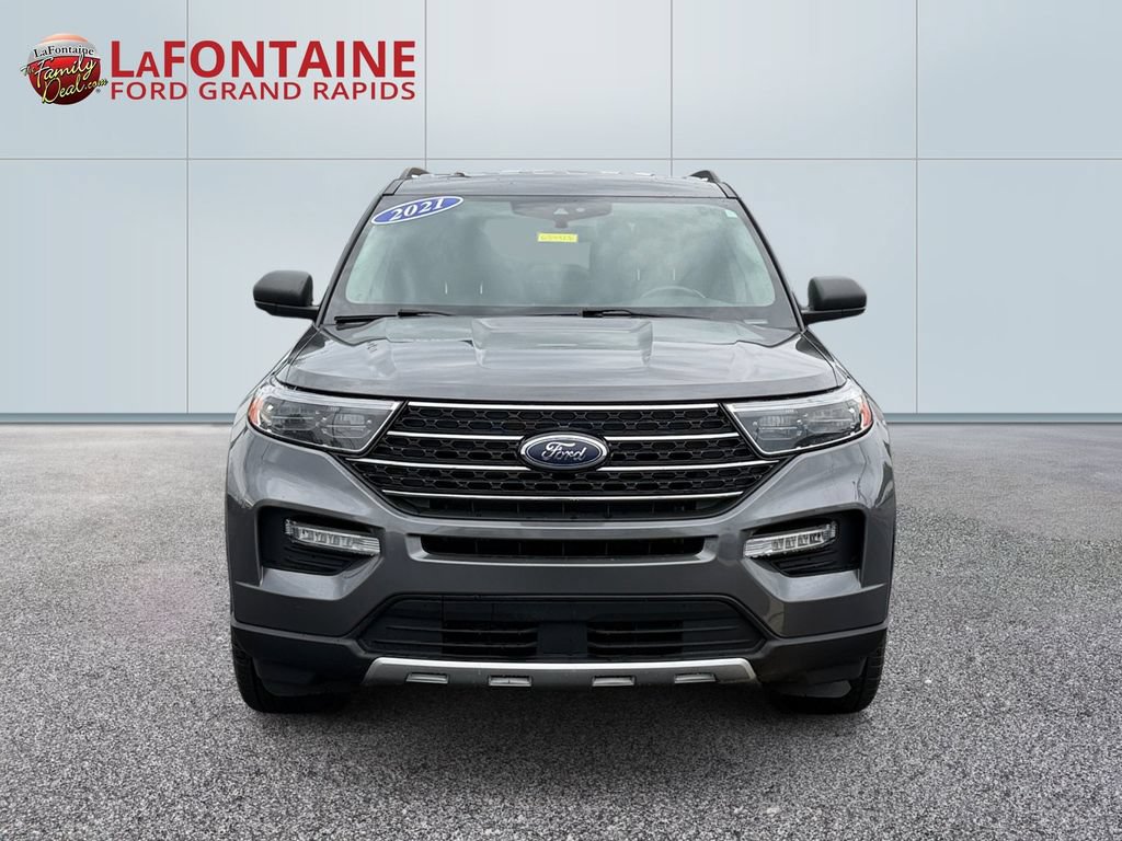 Used 2021 Ford Explorer XLT w/ Equipment Group 202A AWD/4WD image 2