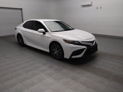 Used 2022 Toyota Camry SE FWD image 13