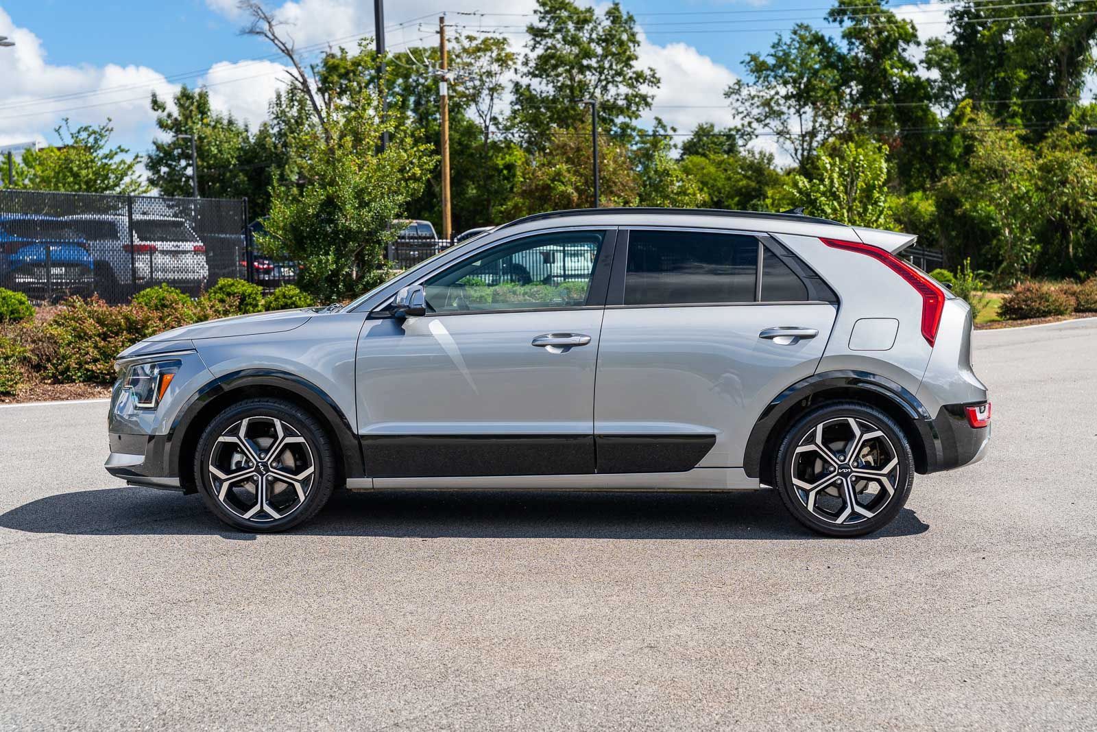 Used 2023 Kia Niro SX Touring FWD image 4