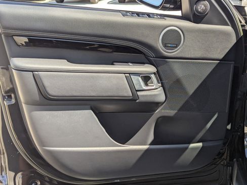 Used 2023 Land Rover Discovery S R-Dynamic image 14