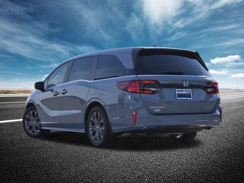 Certified 2025 Honda Odyssey Touring image 19