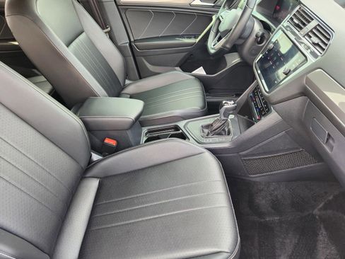Used 2022 Volkswagen Tiguan SE R-Line image 6