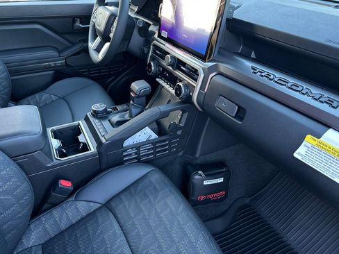 New 2025 Toyota Tacoma TRD Off-Road AWD/4WD image 18
