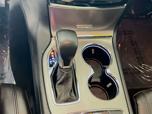 Used 2022 Jeep Grand Cherokee Laredo X image 17