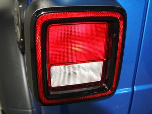Used 2024 Jeep Wrangler Sport AWD/4WD image 28