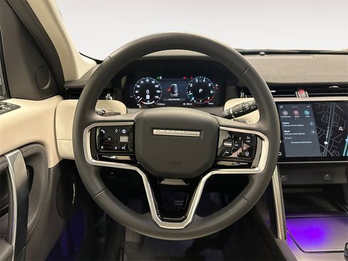 Used 2025 Land Rover Discovery Sport S image 12