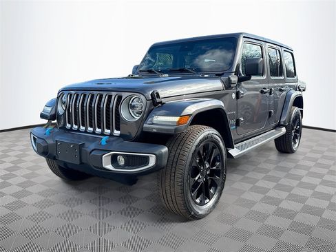 Used 2022 Jeep Wrangler Unlimited Sahara w/ Dual Top Group image 4