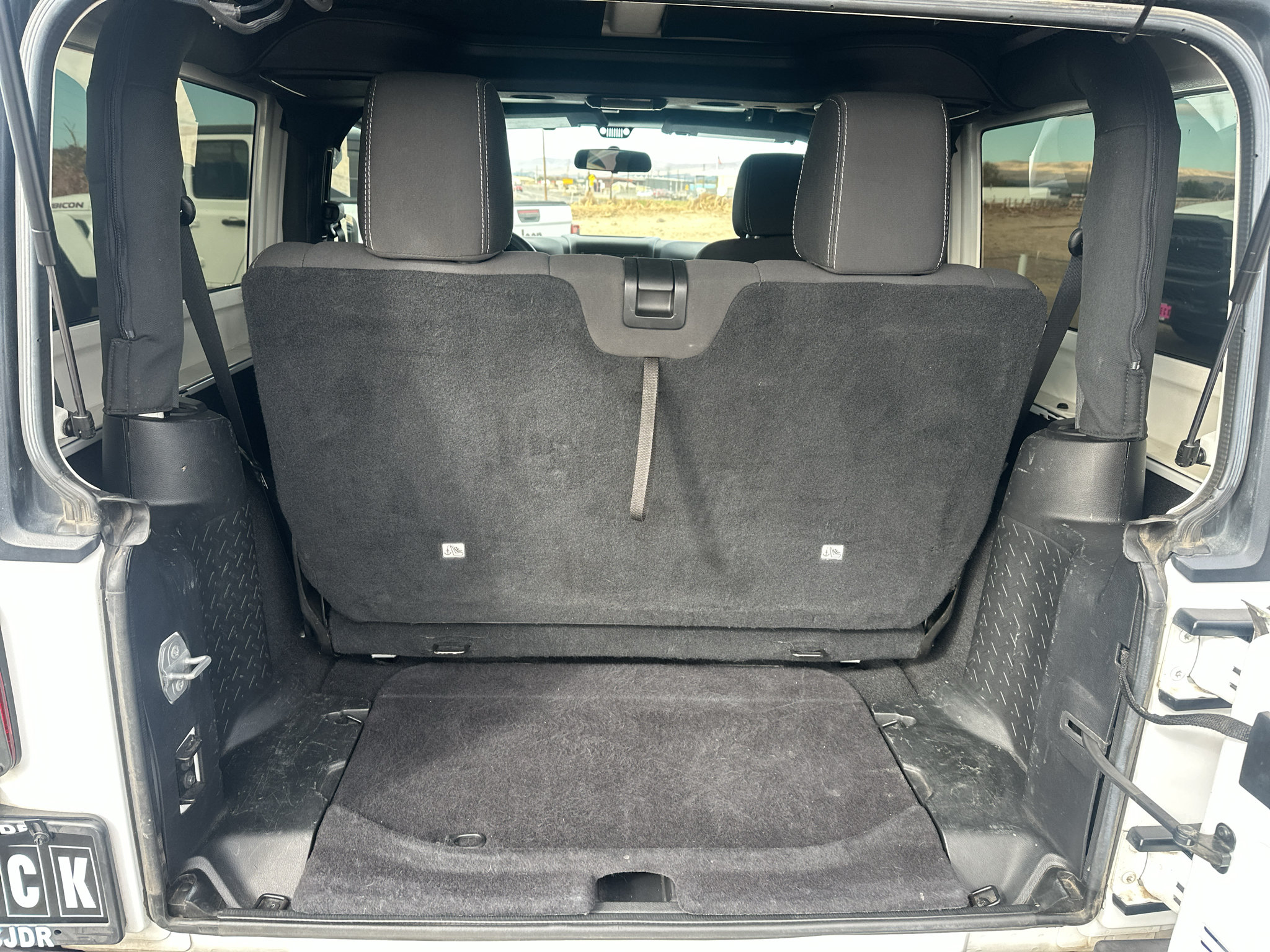 Used 2015 Jeep Wrangler Rubicon w/ Connectivity Group AWD/4WD image 11