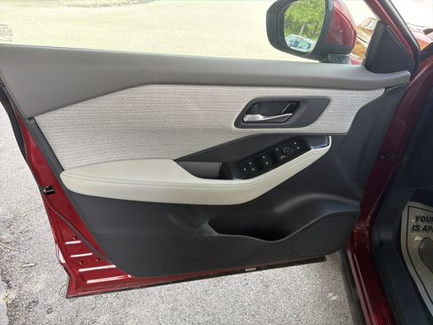 Used 2023 Nissan Rogue SV AWD/4WD image 18