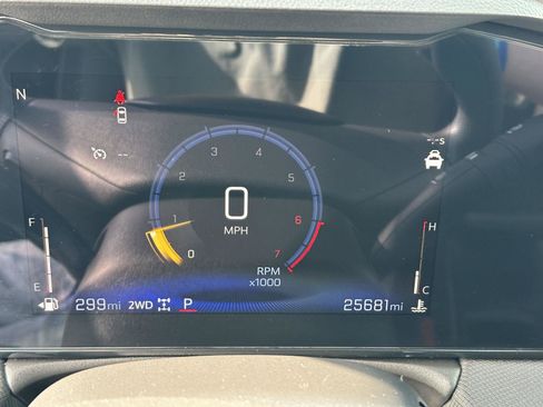 Used 2025 Chevrolet TrailBlazer LT AWD/4WD image 30