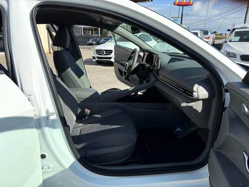 Used 2022 Hyundai Elantra SEL w/ Winter Weather Package FWD image 40
