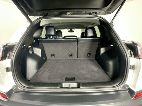 Used 2019 Jeep Cherokee Latitude Plus w/ Comfort/Convenience Group image 24