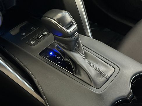 Used 2024 Toyota Venza LE AWD/4WD image 19