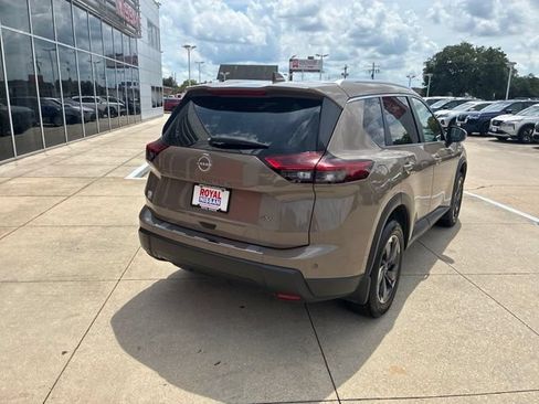 Used 2024 Nissan Rogue SV w/ SV Premium Package FWD image 7