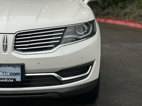 Used 2018 Lincoln MKX Reserve w/ Driver Assistance Package image 3