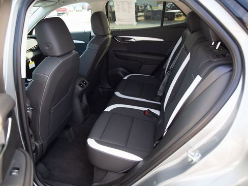 Used 2025 Buick Envision Sport Touring image 23