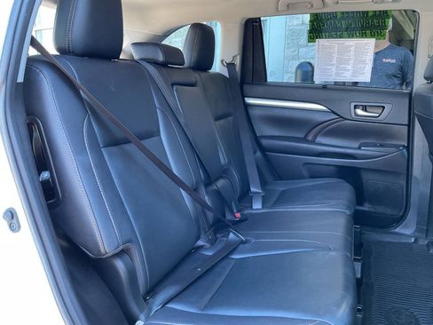 Used 2019 Toyota Highlander XLE AWD/4WD image 40