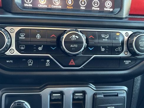 Used 2021 Jeep Wrangler Rubicon AWD/4WD image 32