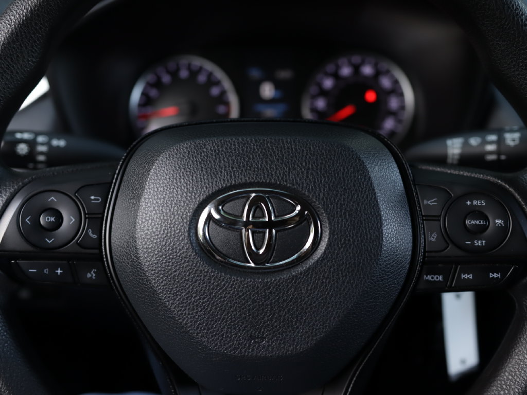 Used 2021 Toyota RAV4 LE AWD/4WD image 10