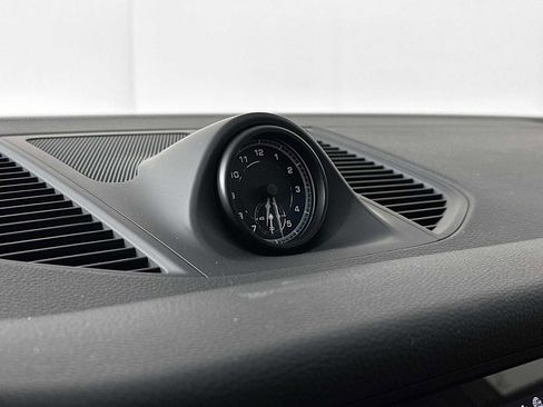 New 2026 Porsche Macan image 17