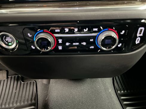 Used 2024 Chevrolet Silverado 1500 LT AWD/4WD image 16