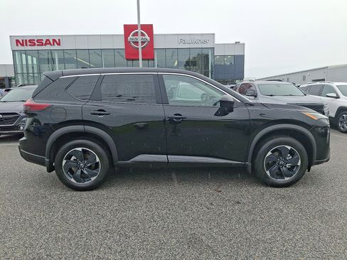 Used 2026 Nissan Rogue SV AWD/4WD image 8