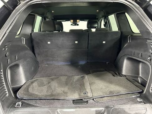 Used 2021 Jeep Grand Cherokee Laredo image 27