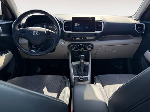 Certified 2023 Hyundai Venue Limited FWD image 15