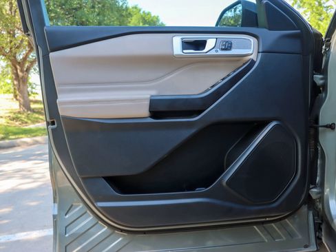 Used 2020 Ford Explorer Limited RWD image 12