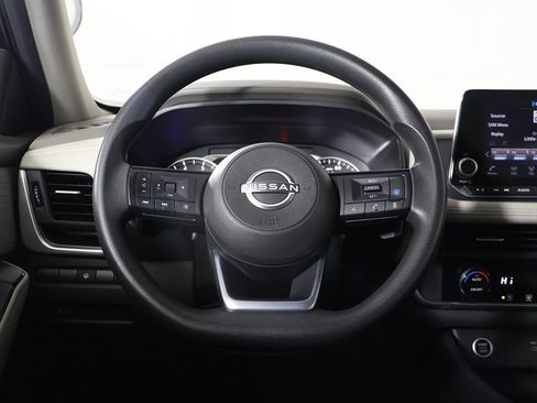 Used 2023 Nissan Rogue SV image 29