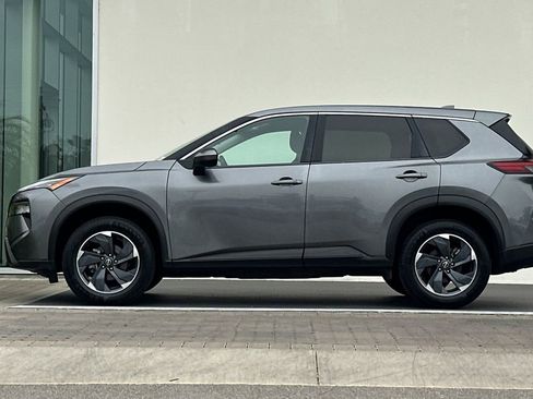 Used 2024 Nissan Rogue SV FWD image 6