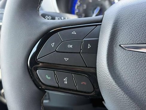 Used 2025 Chrysler Pacifica Limited FWD image 25