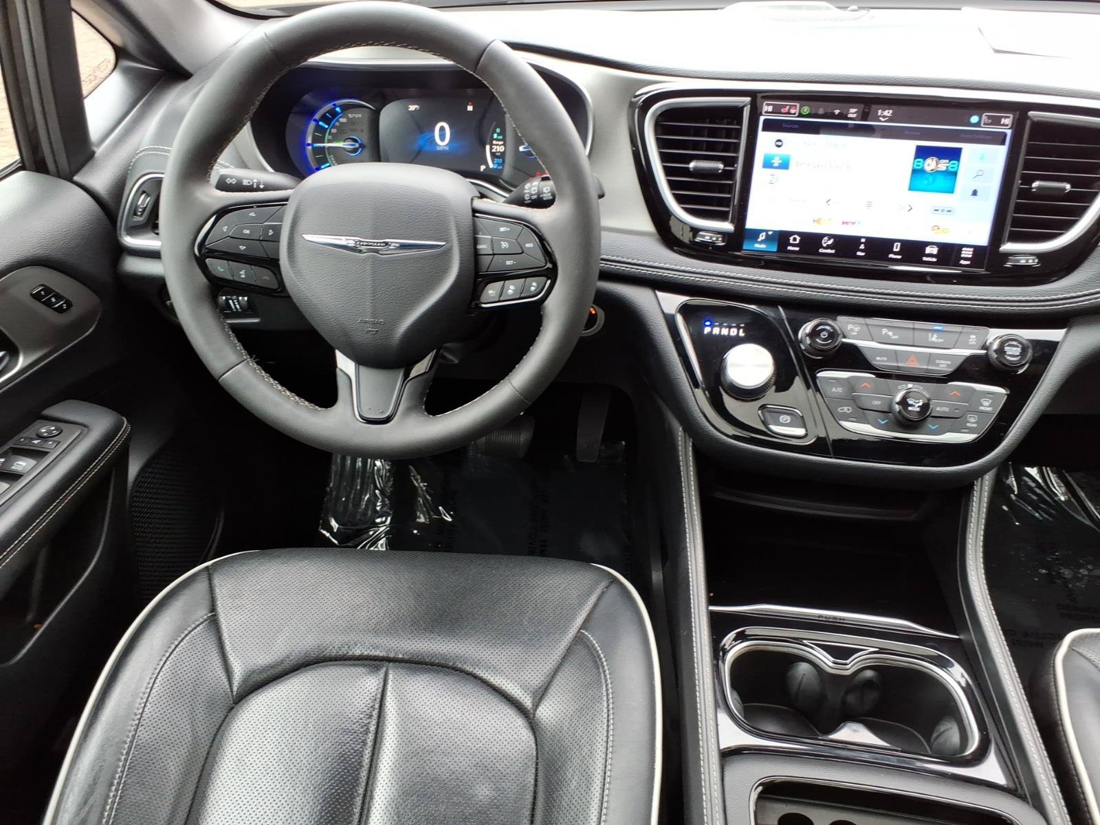 Used 2024 Chrysler Pacifica Premium FWD image 22