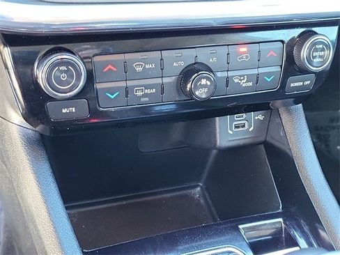 Used 2022 Jeep Compass Limited w/ Sun and Sound Group image 17