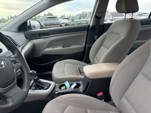 Used 2017 Hyundai Elantra SE image 19