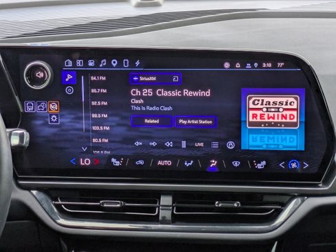 Used 2024 Chevrolet Equinox EV RS FWD image 18